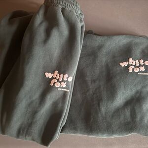 White Fox Boutique Dark Green Matcing Set! Great Condition